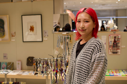 【インタビュー記事】紐の端から命を吹き込む。ファイバーアーティスト・aya kurataさんのストーリー