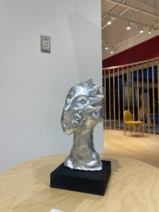 【インタビュー記事】医学部からアートの世界へ。人の感情を描く「触れる絵画」を生み出す沢井さんの歩み