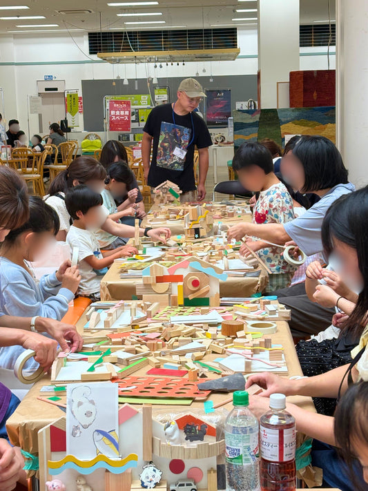 【イベントレポート】家具づくりの現場から生まれた素材を作品へ。『ACTA+』×ヤマシタ亀田店の親子向けワークショップ